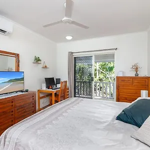 Holiday home Modern 2 Bedroom Townhouse - Four Mile Escapes Australia